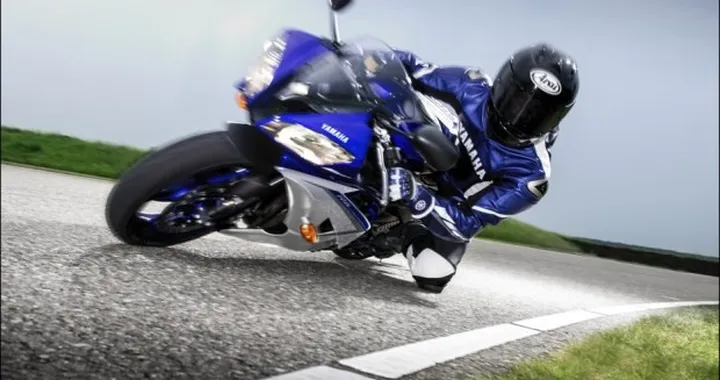 Yamaha YZF-R6 e YZF-R125 ABS MY 2015 in Race Blu