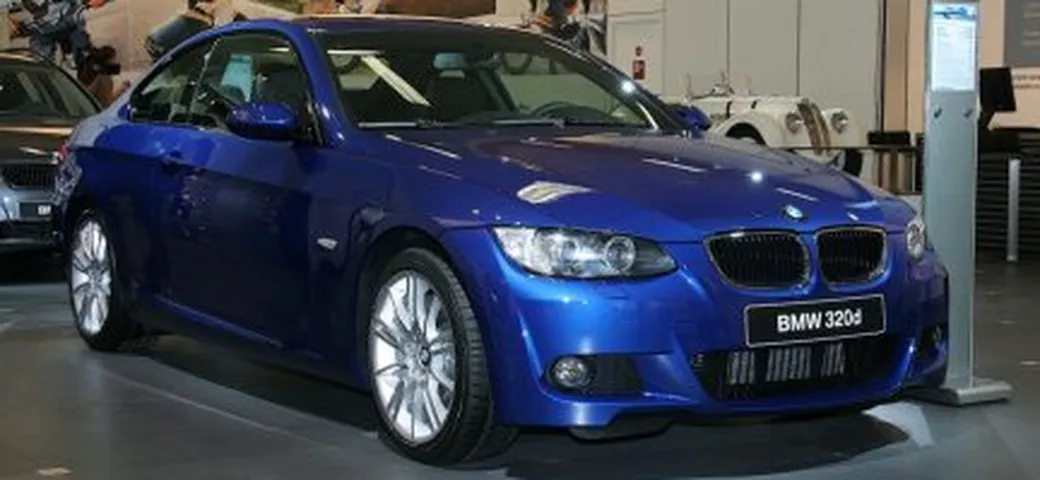 BMW Serie 3 - sport pack per la coupè e cambiamenti per i motori