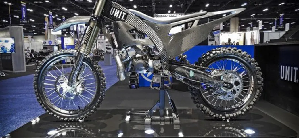 Unit Skycraft FMX Concept: una 'Cross' rivoluzionaria by Triple Eight Race Engineering