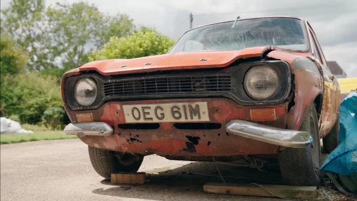 Ferma dal 1981 ritorna in strada: non è una Ford Escort come tante