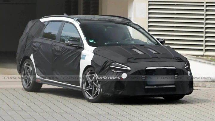Hyundai i30, nuovo restyling in arrivo: foto spia