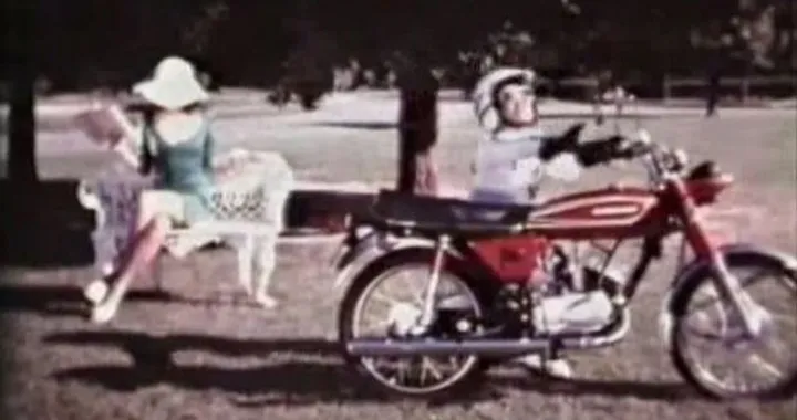 Il sexy spot giapponese della Kawasaki 100 anni '70: semplicemente irripetibile [video]
