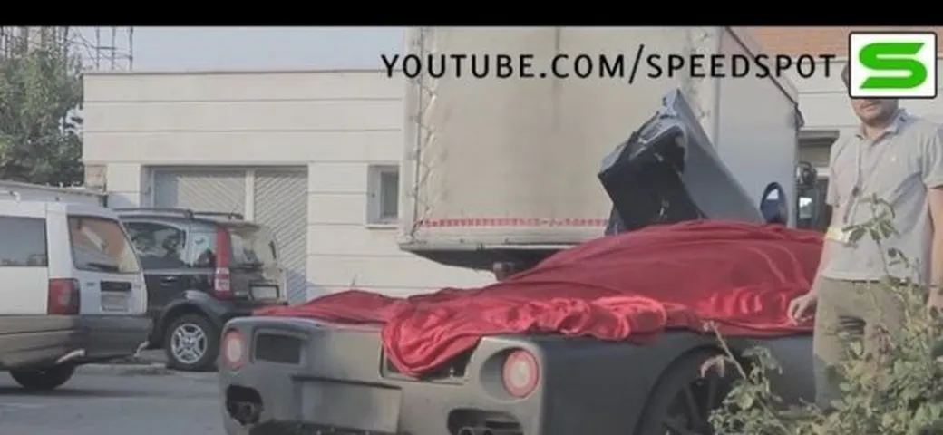 Nuova Ferrari Enzo F70 in video