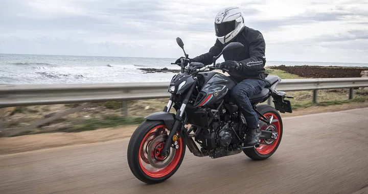 Yamaha MT-07 2021: la prova su strada della terza generazione (VIDEO)