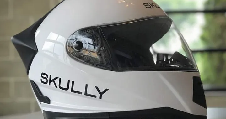 Il casco Skully Hud Helmet torna sul mercato