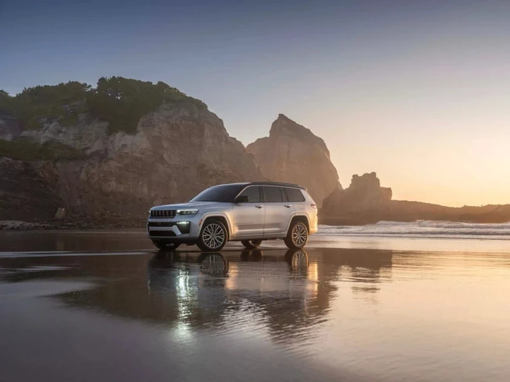 Jeep Grand Cherokee, il restyling: novità ibride e motori più potenti