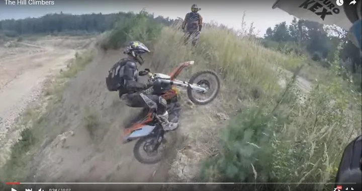 Cadute a getto continuo in moto [Video]