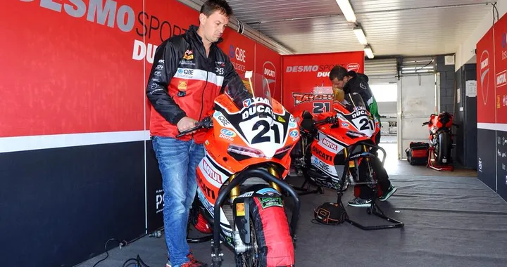 Troy Bayliss, rubata la sua Ducati Panigale V4R: il pilota non l'ha presa bene