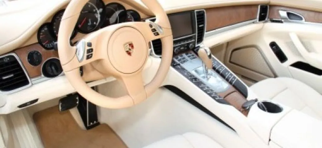 Porsche Panamera: ufficializzato il richiamo per le cinture di sicurezza