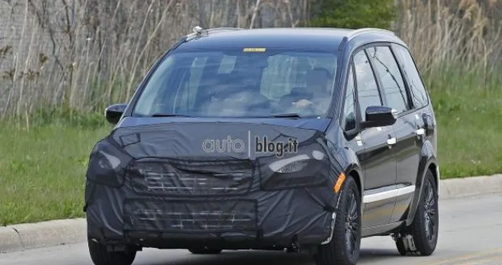 Ford Galaxy 2013: sarà più grande e comoda