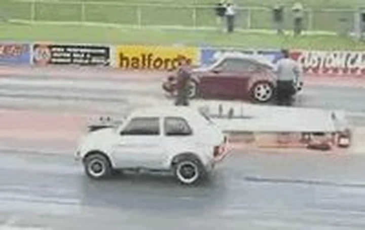 Fiat 126 vs Porsche 911