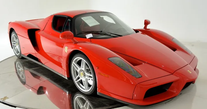 Una Ferrari Enzo in vendita a 2.5 milioni di euro