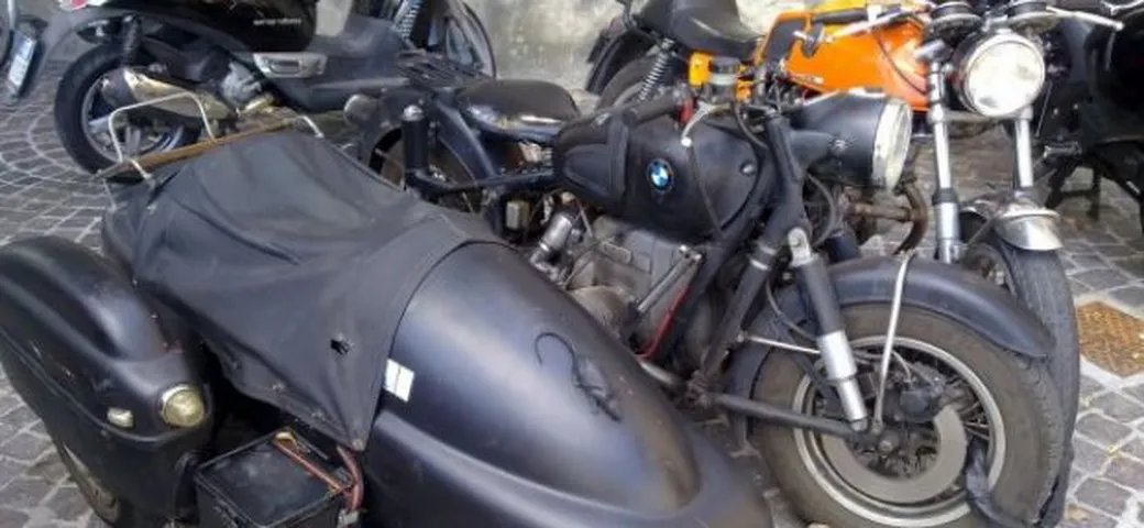 Foto del giorno: sidecar d'epoca BMW e Laverda