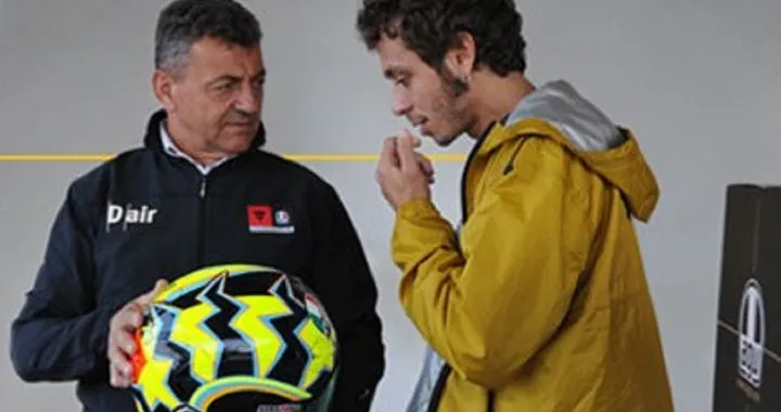 Sepang: Vitali perde la testa con i meccanici di Marquez [Video]