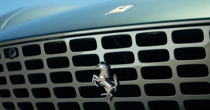 Ferrari, ricavi alle stelle e premio di 14.000 euro ai dipendenti