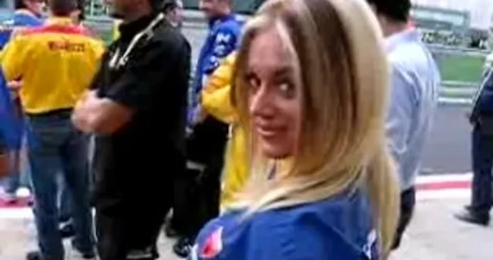 Sexy bikers: Silvia Scaglione infiamma i box di Vallelunga