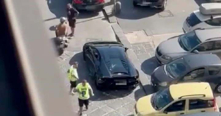 La supercar fa troppo rumore, gli uffici vicini: "Non riusciamo a lavorare"
