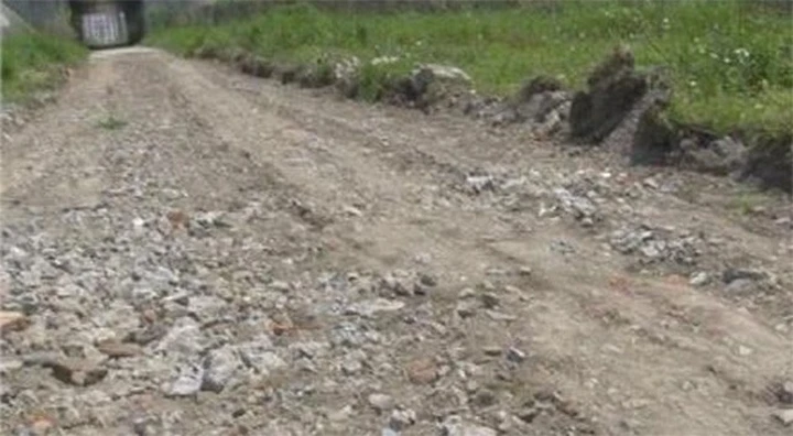 Ladri cinesi rubano un'intera strada