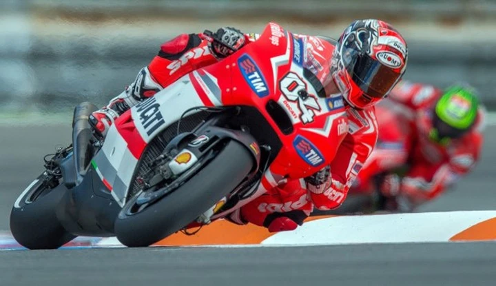 MotoGP Brno, Qualifiche: la “nona” di Marquez! Exploit Ducati con Dovizioso e Iannone in prima fila. Rossi si difende dopo la caduta in FP4
